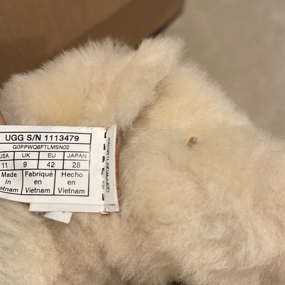 UGG Classic Femme Button Toggle Wedge Boot - Picture 10 of 12
